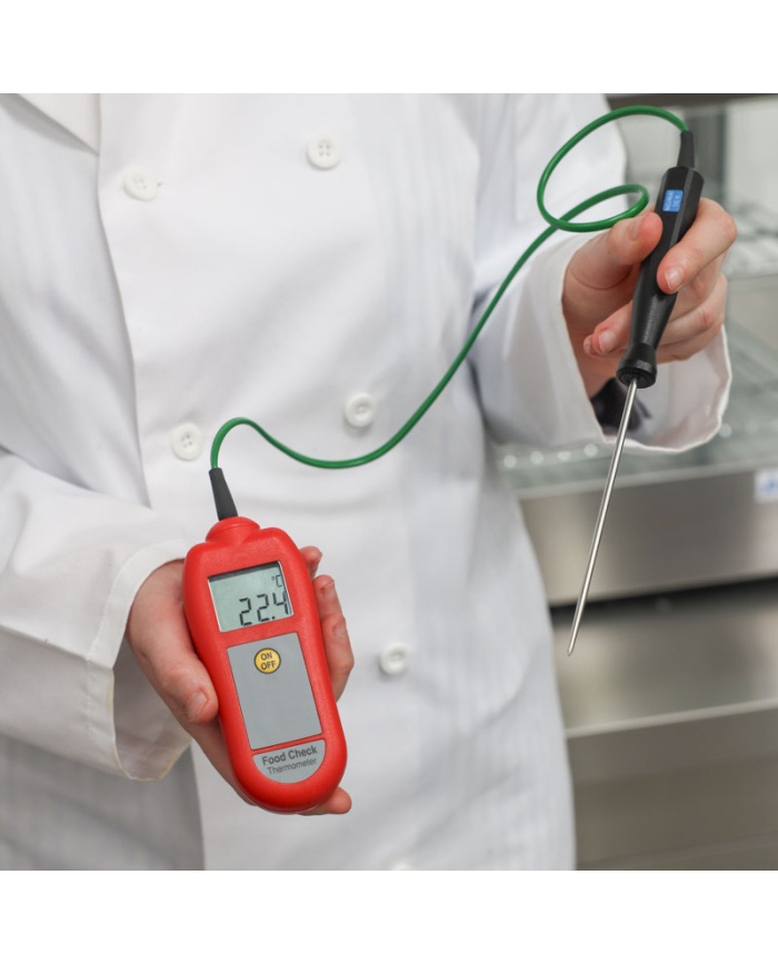 ETI Termometer Food Check®, inklusive indstikssensor. Egnet til HACCP og egenkontrol. Opfylder EN 13485. Kalibreringscertifikat medfølger. Farve rød
