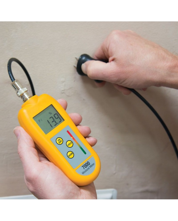 ETI Fugtmåler komplet med sensor og bæretaske. Baseret på måler 7000. Til fugtmåling i træ, gips og beton. Med digital aflæsning og LED-skala for nem visning. Udskiftelige sensor